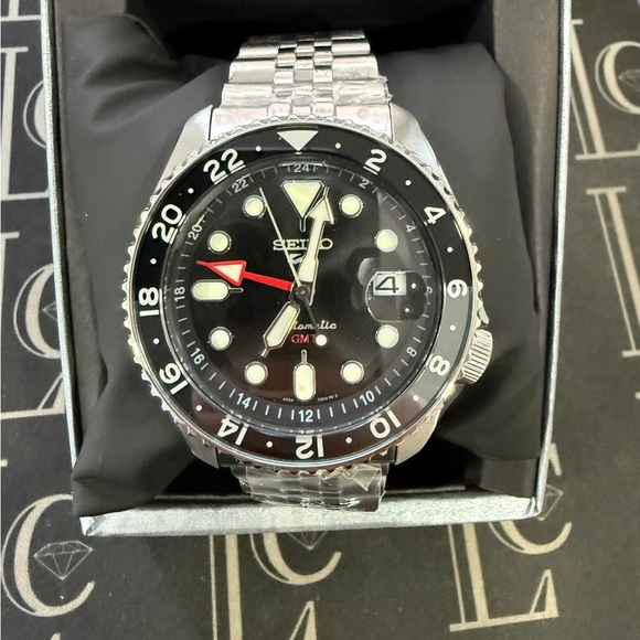 NIB Black Seiko 5 Sports SKX Watch - Picture 2 of 4